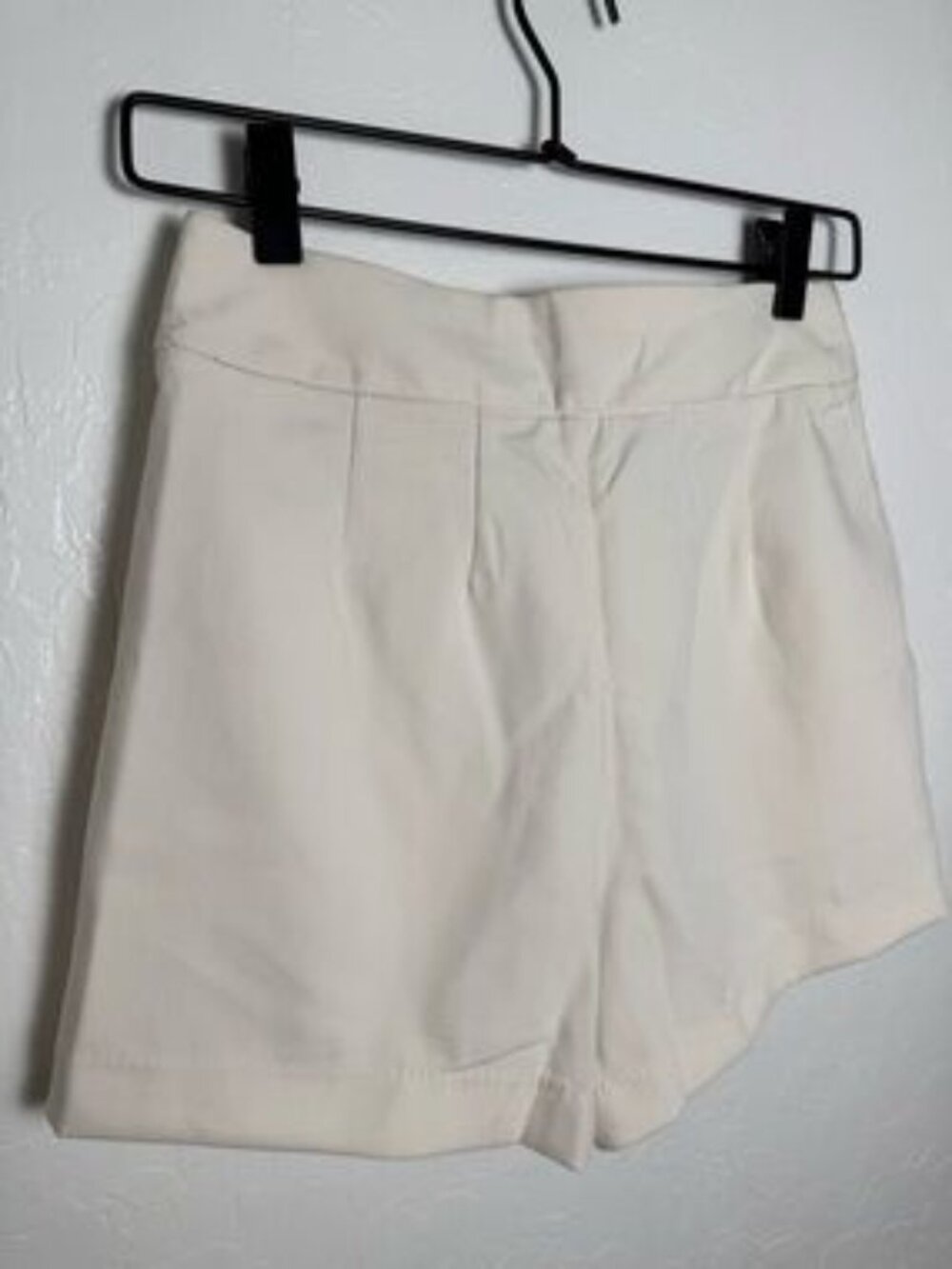 Off White High-Rise Tailored Shorts - Picture 3 of 5